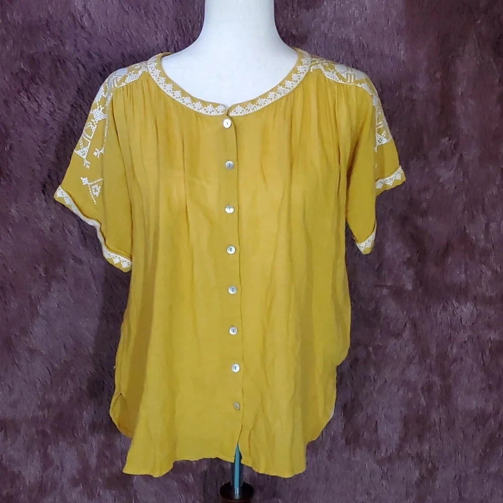 Sundance Mustard with White Stitching Short Sleeve Top
